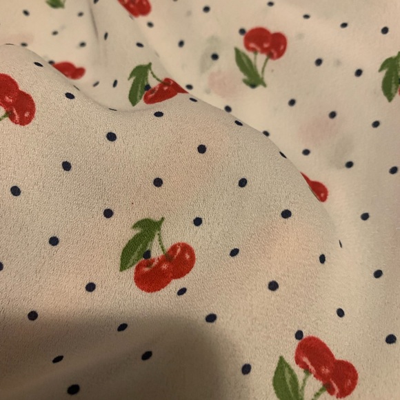 Cherry Cropped Top Tie in Front - Picture 3 of 5